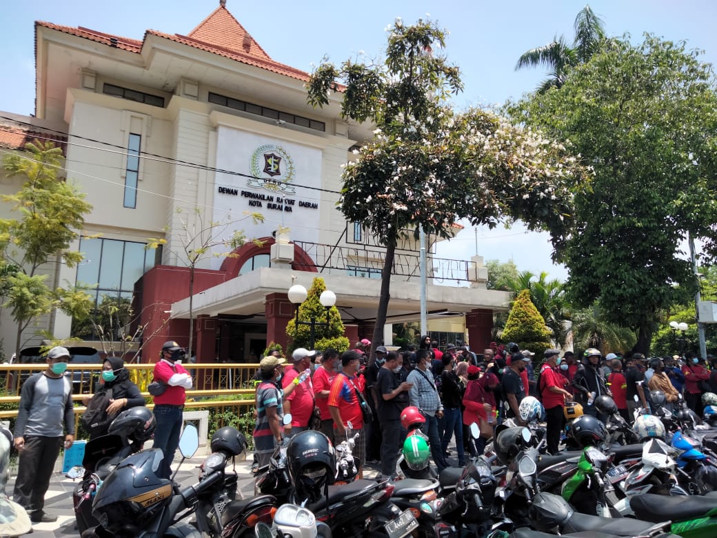 Aksi Demo di Kantor DPRD Surabaya